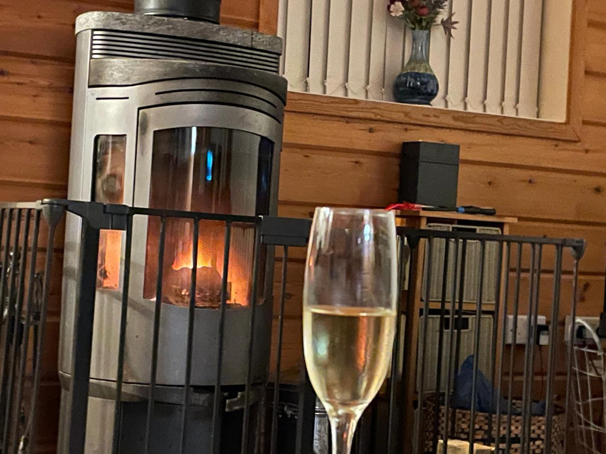 Luxury Peak District Lodge, Hot Tub, Log Burner, Nr Lake Rudyard Экстерьер фото